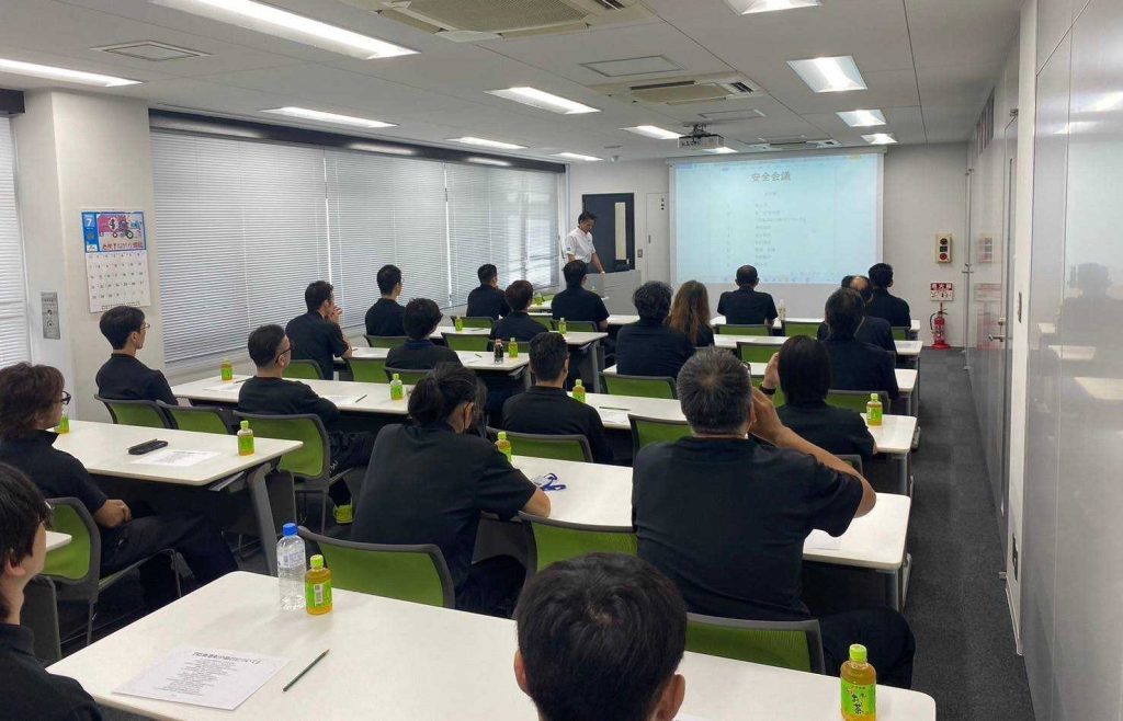 安全会議を開催いたしました